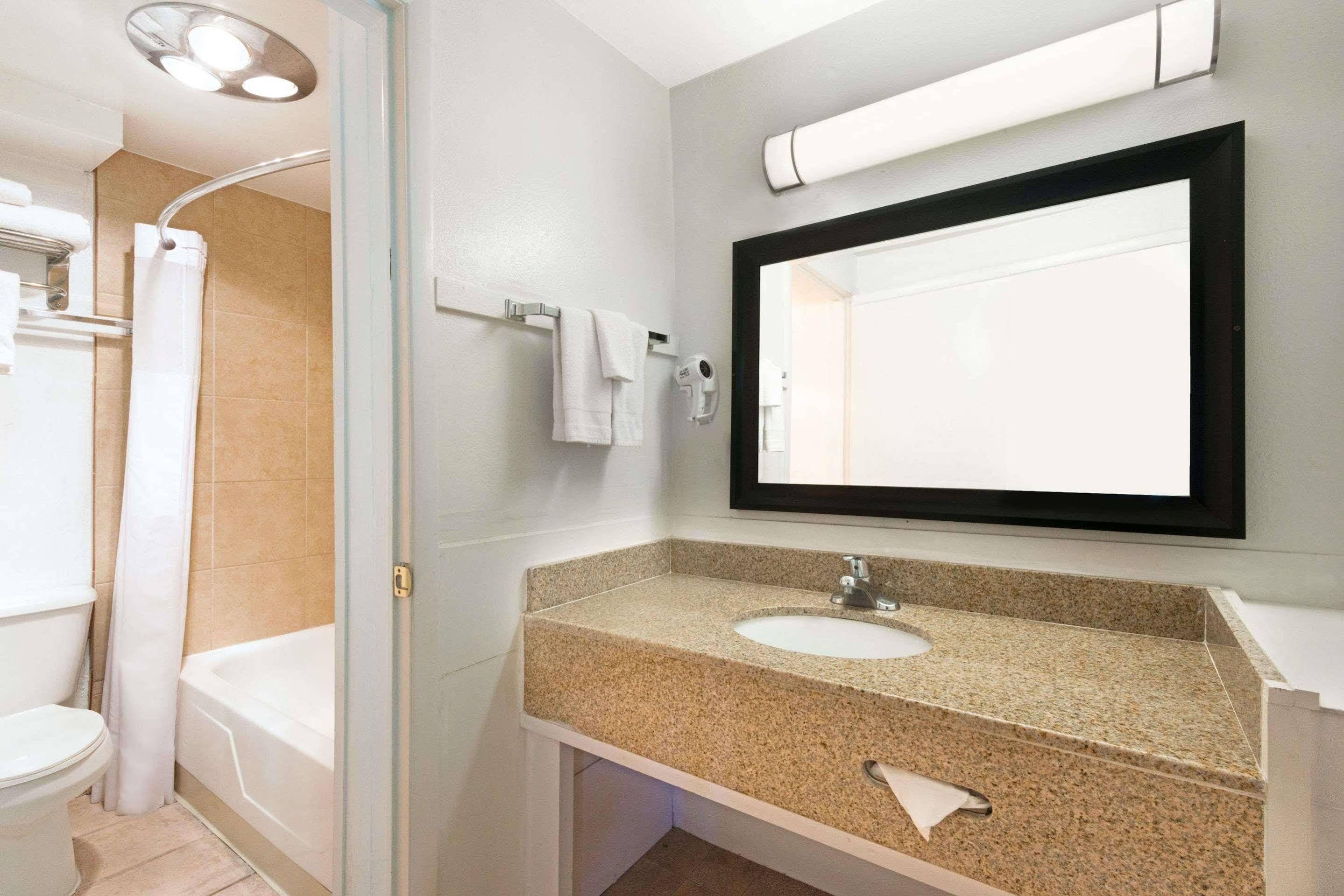 Travelodge By Wyndham Las Vegas Nm Buitenkant foto